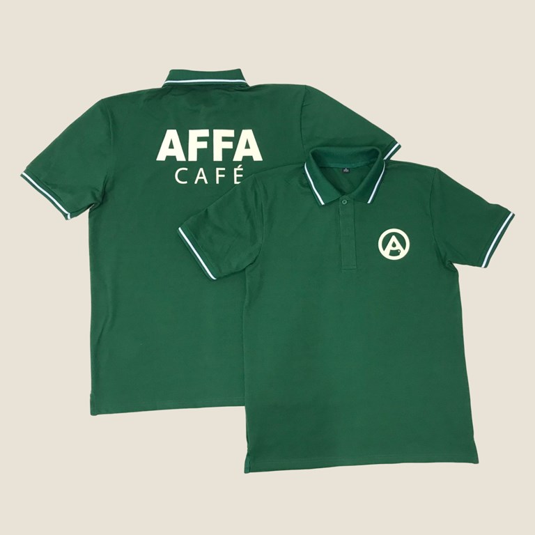 Mẫu áo thun đồng phục quán cà phê màu xanh rêu