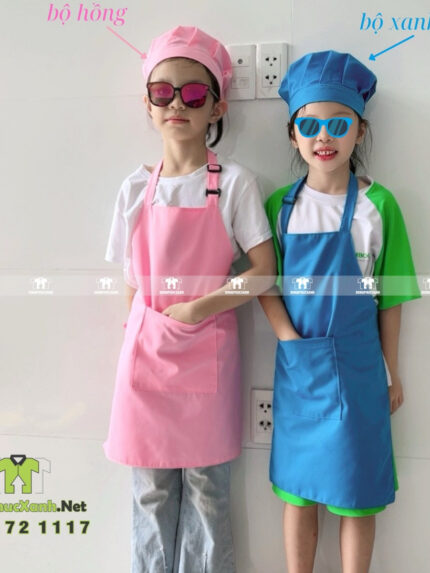 Tạp dề cho bé màu xanh da thiết kế gọn nhẹ giúp bé học vẽ học tập và vui chơi mà không lo bẩn quần áo