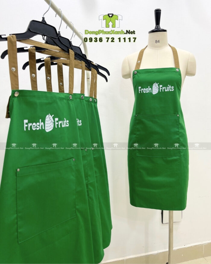 Tạp dề dài cho nhân viên phục vụ màu xanh lá in logo Fresh Fruits