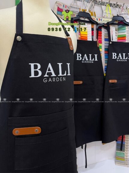 Tạp dề quán cà phê màu đen đẹp, đơn giản, in logo BALI GARDEN.