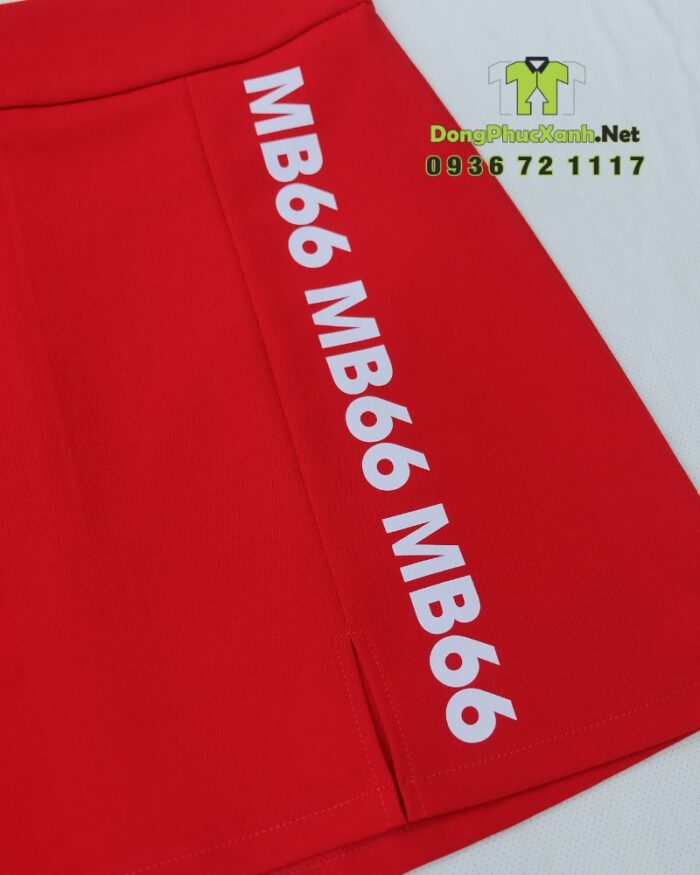 Chân váy đồng phục đỏ thiết kế trẻ trung, năng động, in logo MB66.