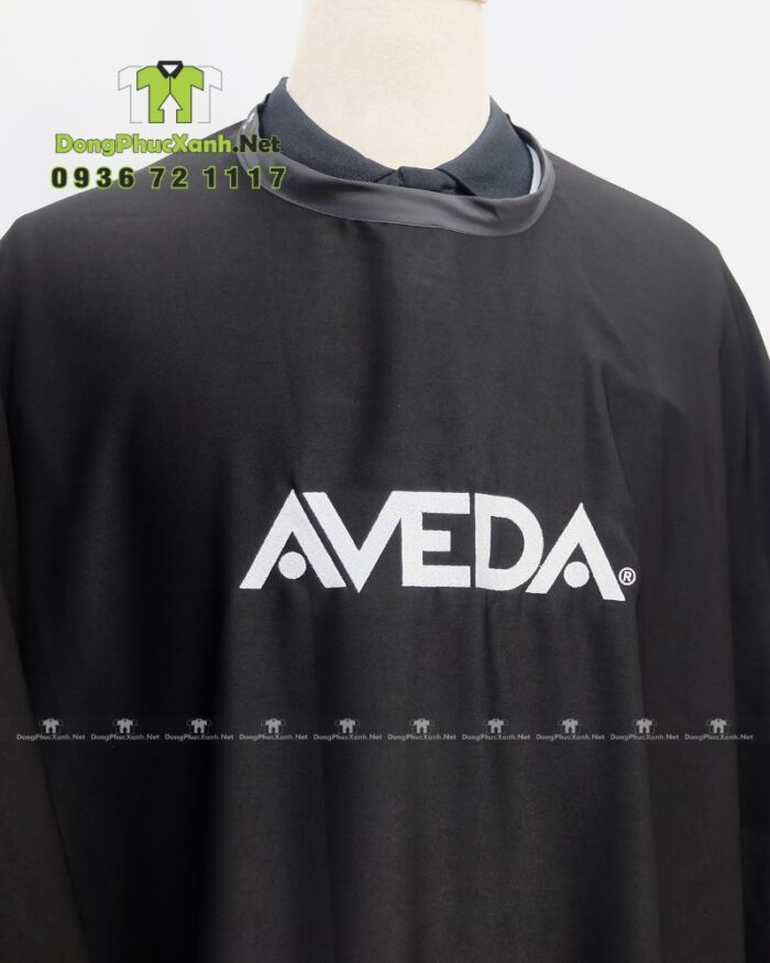 Áo choàng cắt tóc thiết kế nút gài linh hoạt, in logo Aveda.