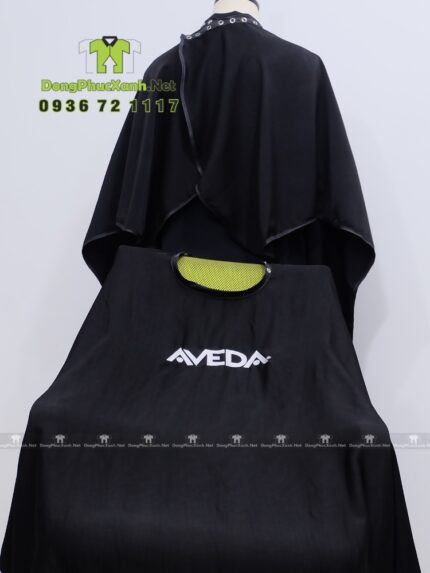 Áo choàng cắt tóc thiết kế nút gài linh hoạt, in logo Aveda.