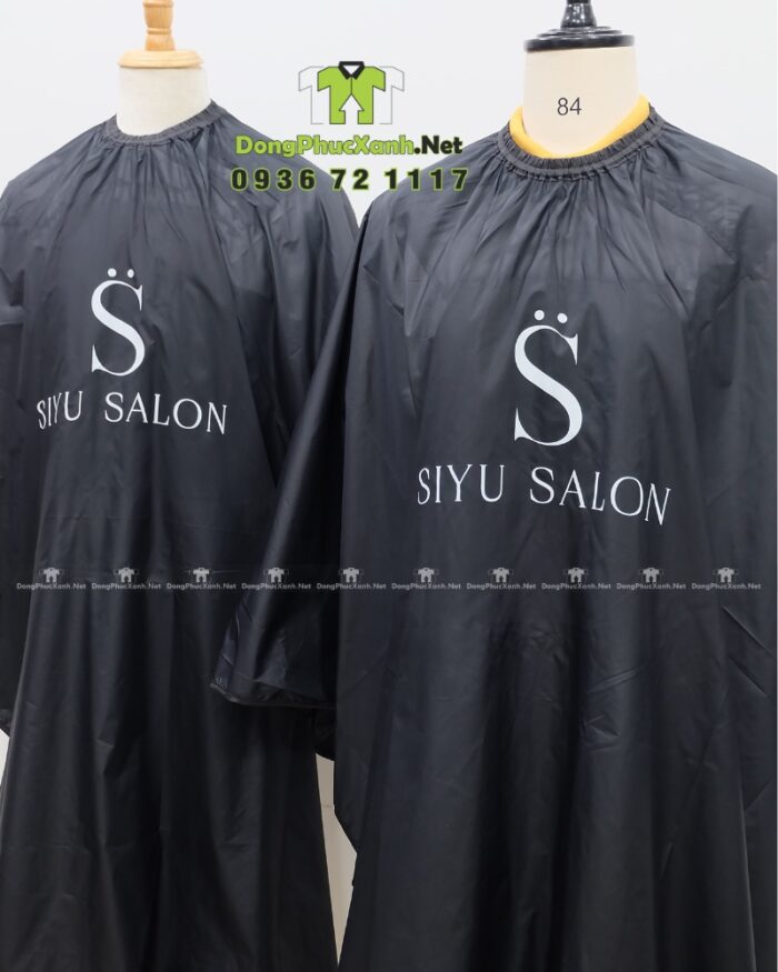 Áo choàng cắt tóc chất liệu trơn chống tóc bám dính, in logo Siyu Salon.