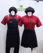 Bộ đồng phục quán cà phê có áo thun đồng phục màu đỏ đô sang trọng, quý phái, thiết kế logo theo yêu cầu.