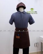 Bộ đồng phục quán trà sữa với áo đồng phục màu xám trang nhã và tinh tế, in/thêu logo theo yêu cầu.