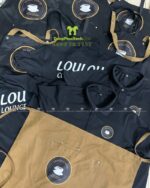 Bộ đồng phục nhân viên pha chế quán cà phê, in logo LOULOU Coffee Lounge.