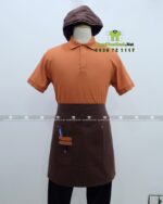 Bộ đồng phục quán cà phê có áo thun đồng phục màu cacao đẹp mắt, in/ thêu logo bằng công nghệ tiên tiến nhất hiện nay.