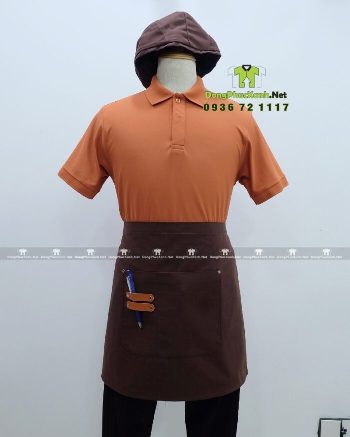 Bộ đồng phục quán cà phê có áo thun đồng phục màu cacao đẹp mắt, in/ thêu logo bằng công nghệ tiên tiến nhất hiện nay.