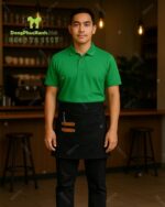 Bộ đồng phục quán cà phê với áo thun đồng phục màu xanh két thiên nhiên gần gũi, in/thêu logo theo yêu cầu.