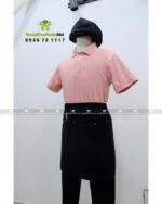 Bộ đồng phục quán trà sữa phong cách dễ thương và tươi trẻ, áo thun đồng phục màu hồng tươi tắn dành cho nhân viên.