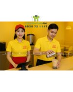 Bộ đồng phục nhân viên tiệm trà sữa thiết kế nổi bật thu hút, in logo Trà Sữa Phi Phi.