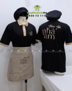 Bộ đồng phục nhân viên tiệm trà sữa thiết kế hiện đại sang trọng, in logo Tiệm Trà Nhà Lam.