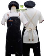 Bộ đồng phục quán cà phê có áo thun đồng phục màu trắng tạo cảm giác tươi mới và năng động, theo phong cách hiện đại, tối giản.