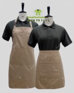 Bộ đồng phục quán cà phê thiết kế màu xanh rêu cho áo thun đồng phục, phong cách Châu Âu sang trọng.