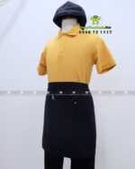 Bộ đồng phục quán trà sữa thiết kế áo thun đồng phục màu vàng, phong cách nổi bật, tăng sự chú ý với khách hàng.
