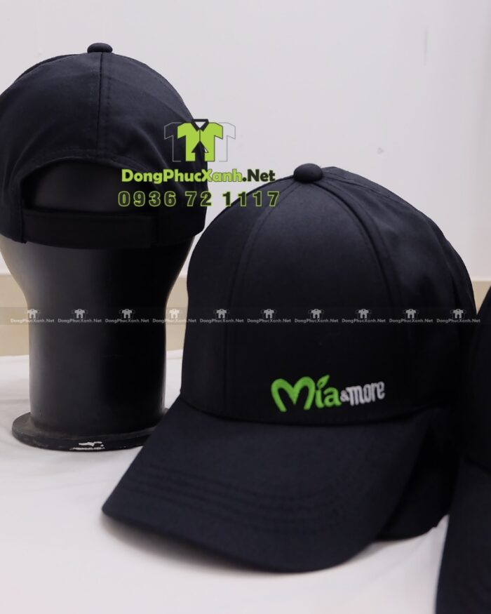 Nón đồng phục lưỡi trai thiết kế vừa vặn dành cho nhân viên bán hàng, thêu logo Mía&More.