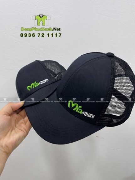 Nón đồng phục thiết kế phối lưới thoáng mát dành cho nhân viên quán nước, in logo Mía&More.