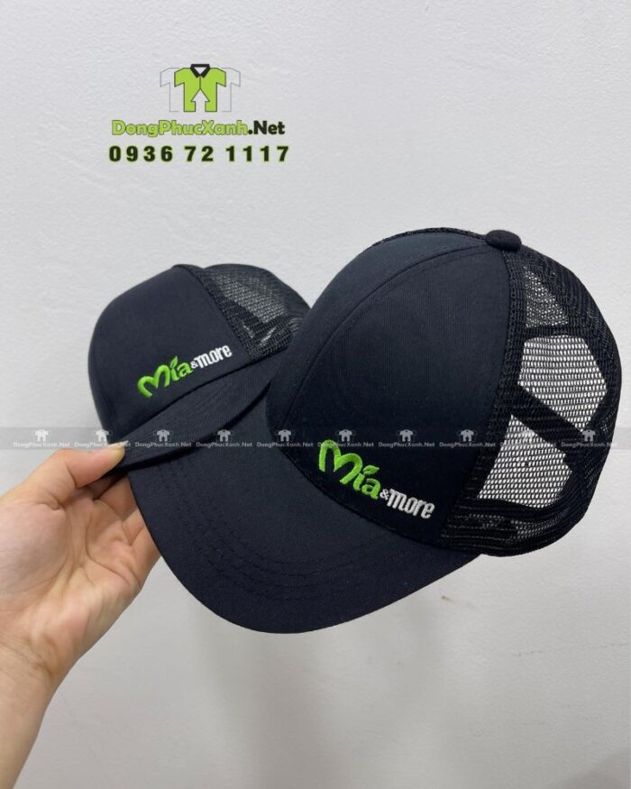 Nón đồng phục thiết kế phối lưới thoáng mát dành cho nhân viên quán nước, in logo Mía&More.