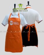 Tạp dề đồng phục nhân viên quán ăn vặt thiết kế màu cam nổi bật, in logo Đạo Bánh Tráng.