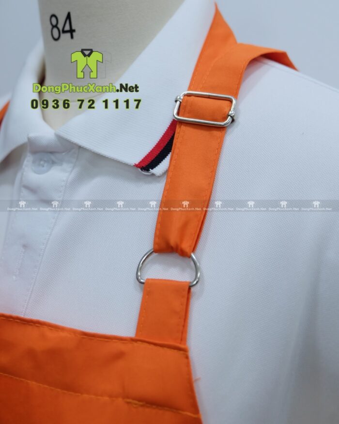 Tạp dề đồng phục nhân viên quán ăn vặt thiết kế màu cam nổi bật, in logo Đạo Bánh Tráng.