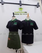 Áo thun đồng phục màu đen phối viền xanh lá dành cho nhân viên quán cà phê, thêu logo Mam Coffee.