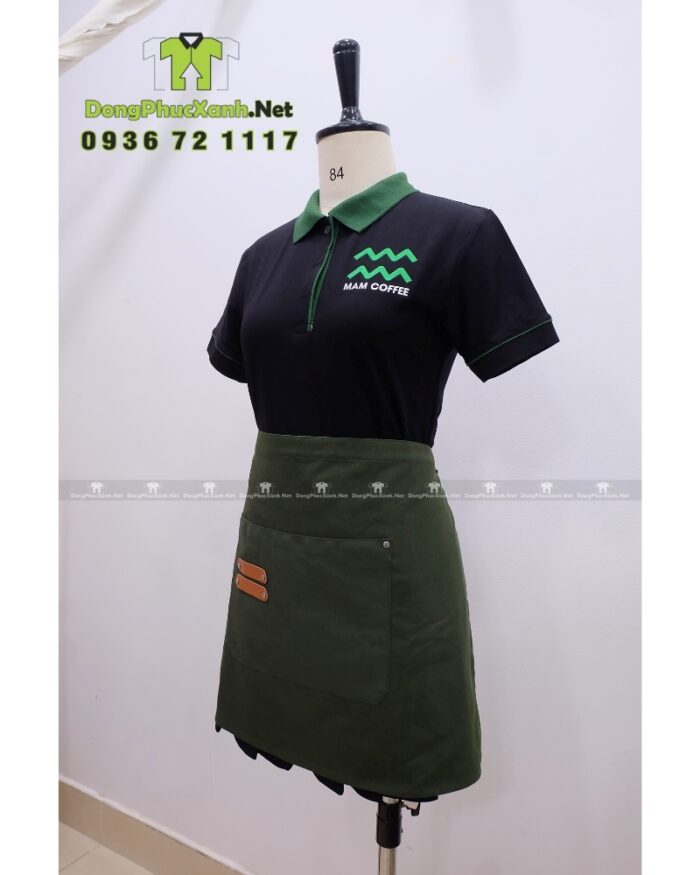 Áo thun đồng phục màu đen phối viền xanh lá dành cho nhân viên quán cà phê, thêu logo Mam Coffee.