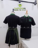 Áo thun đồng phục màu đen phối viền xanh lá dành cho nhân viên quán cà phê, thêu logo Mam Coffee.