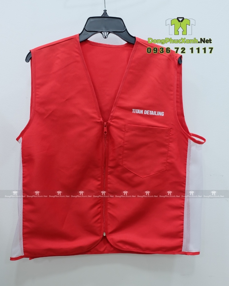 Áo gile dù gió TITAN DETAILING cho nhân viên sửa xe(5) Áo gile đồng phục màu đỏ, in chữ “TITAN DETAILING”dành cho nhân viên sửa chữa oto