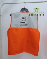Áo gile nhân viên màu cam năng động, in logo Dara K-Mart.
