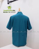Áo sơ mi đồng phục cho nhân viên phục vụ màu xanh biển bắt mắt, in logo Hoa Biển.