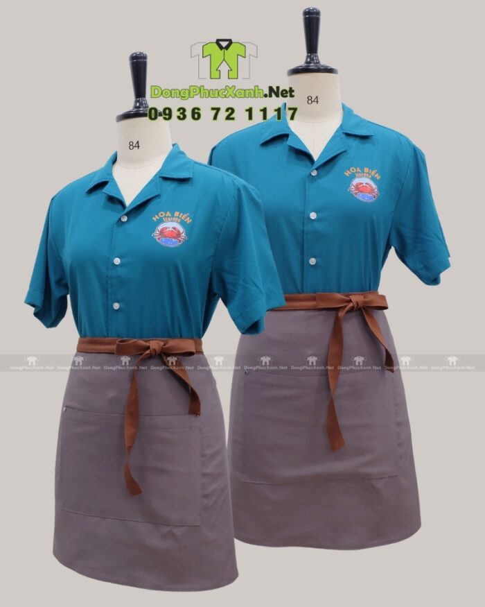 Áo sơ mi đồng phục cho nhân viên phục vụ màu xanh biển bắt mắt, in logo Hoa Biển.