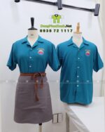 Áo sơ mi đồng phục cho nhân viên phục vụ màu xanh biển bắt mắt, in logo Hoa Biển.