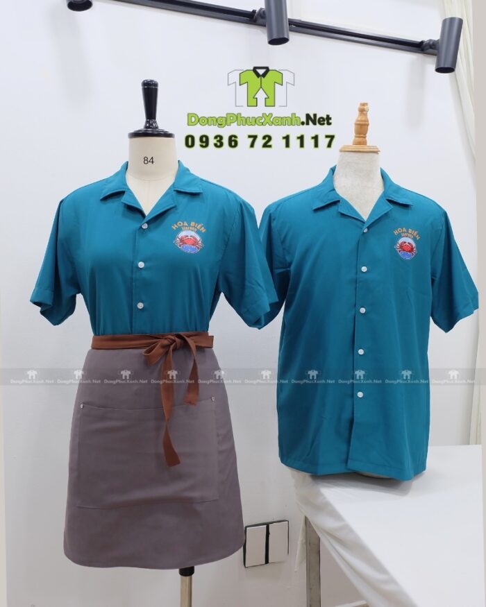 Áo sơ mi đồng phục cho nhân viên phục vụ màu xanh biển bắt mắt, in logo Hoa Biển.