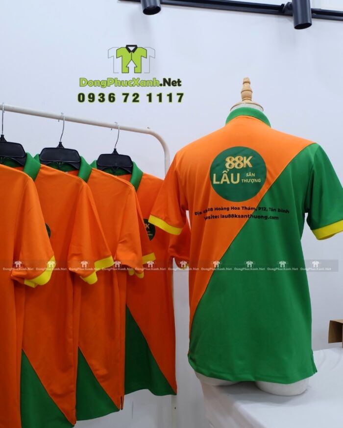 Áo thun đồng phục dành cho nhân viên quán ăn thiết kế năng động, in logo Lẩu Sân Thượng 88K