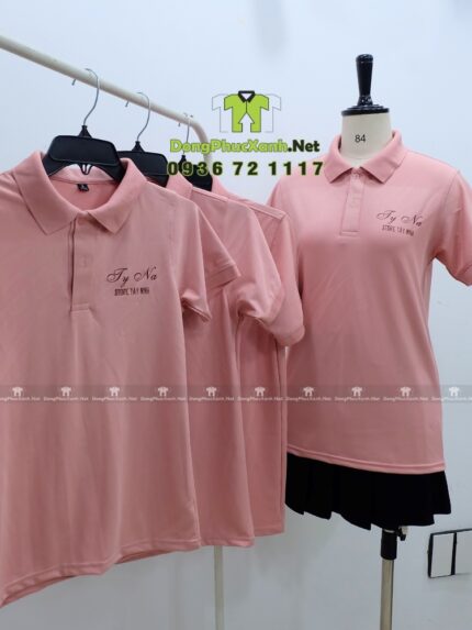 Áo thun đồng phục màu hồng dễ thương dành cho nhân viên bán hàng, in logo Ty Na Store.