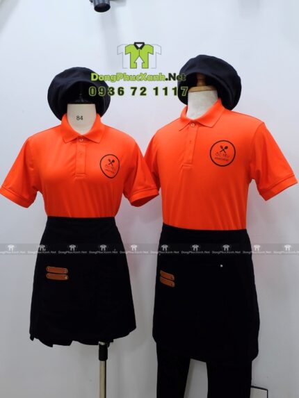 Áo thun đồng phục nhân viên quán ăn màu cam năng động, in logo Ốc Tiêu Vinwonder.