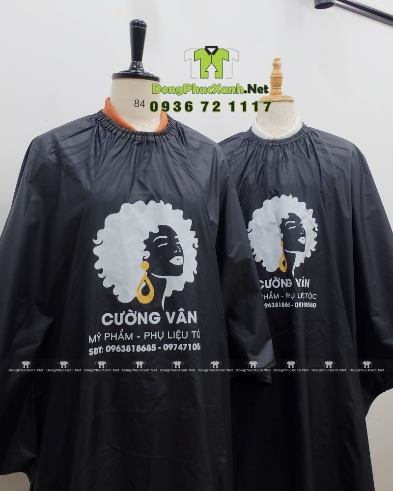 Áo choàng cắt tóc cho salon, tiệm tóc in logo Cường Vân.(2) Áo choàng cắt tóc màu đen cho salon, tiệm tóc, in logo Cường Vân.