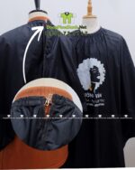 Áo choàng cắt tóc màu đen cho salon, tiệm tóc, in logo Cường Vân.