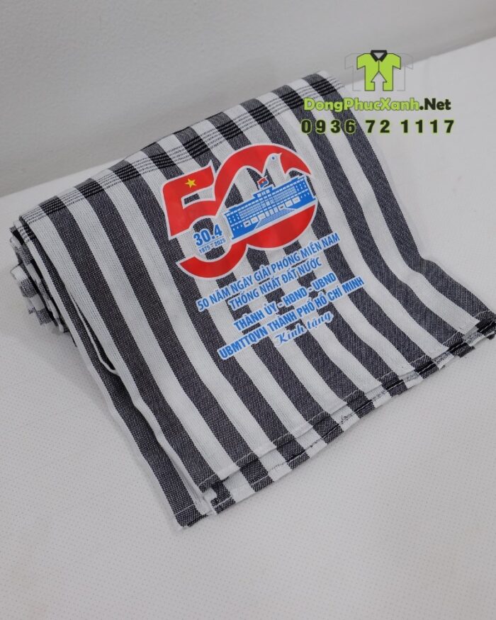 Khăn rằn thời trang dành cho mọi người, in logo Kỷ Niệm 50 năm Thống Nhất Đất Nước.