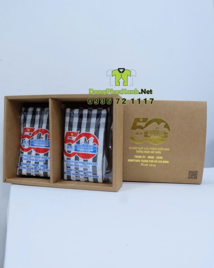 Khăn rằn thời trang dành cho mọi người, in logo Kỷ Niệm 50 năm Thống Nhất Đất Nước.