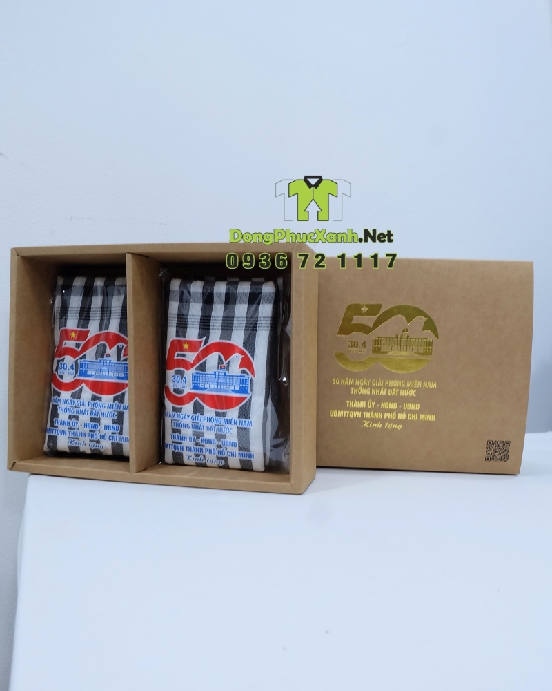 Khăn rằn dành cho mọi người in logo Kỷ Niệm 50 năm Thống Nhất Đất Nước(4) Khăn rằn thời trang dành cho mọi người, in logo Kỷ Niệm 50 năm Thống Nhất Đất Nước.