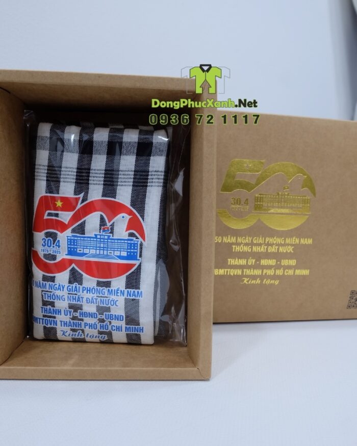 Khăn rằn thời trang dành cho mọi người, in logo Kỷ Niệm 50 năm Thống Nhất Đất Nước.