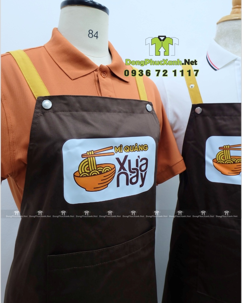Tạp dề đồng phục nhân viên quán ăn in logo Mì Quảng Xưa Nay. (3) Tạp dề đồng phục nhân viên quán ăn thiết kế chữ H, in logo Mì Quảng Xưa Nay.