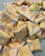 Tạp dề đồng phục dành cho các bếp nấu ăn màu vàng nổi bật, in logo Tường Nguyên và Vesak 2025.