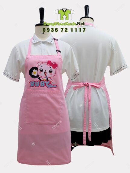 Tạp dề đồng phục nhân viên bán hàng màu hồng dễ thương, in logo Ruby Store.
