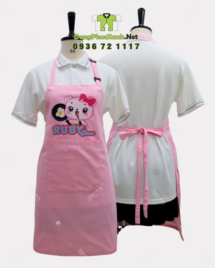 Tạp dề đồng phục nhân viên bán hàng màu hồng dễ thương, in logo Ruby Store.