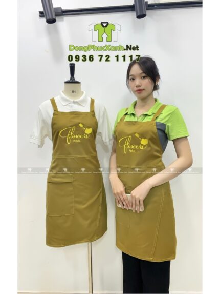 Tạp dề nail màu nâu đẹp dành cho nhân viên, thêu logo Flowers Nail.
