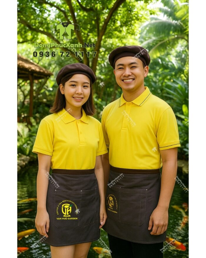 Tạp dề ngắn đồng phục màu xám dành cho nhân viên, in logo Vạn Huệ Garden.