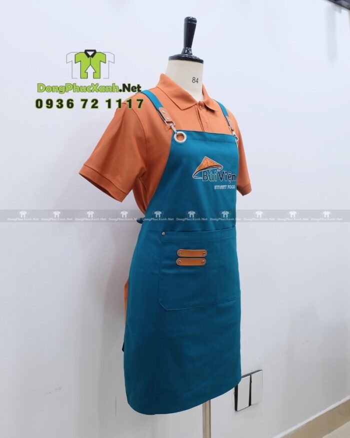 Tạp dề màu xanh lý dành cho nhân viên quán ăn đường phố, in logo Bùi Viện Street Food.